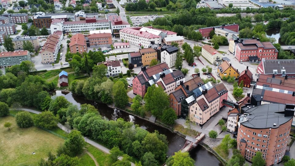 Drone image of Campus Sundsvall showing different buildings that have different designs and colours.